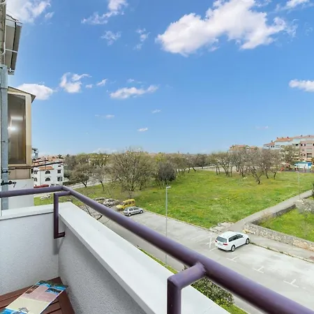 White Apartment Poreč